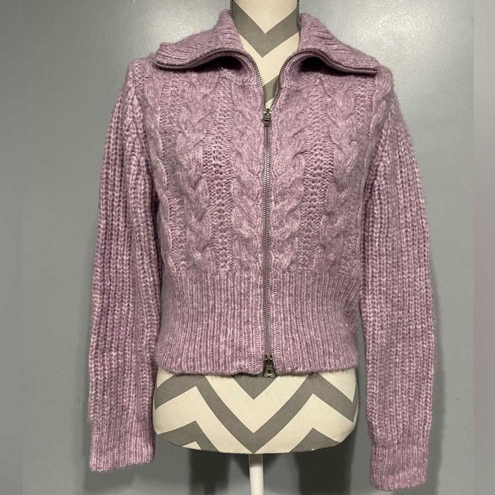 Cute sweater‎